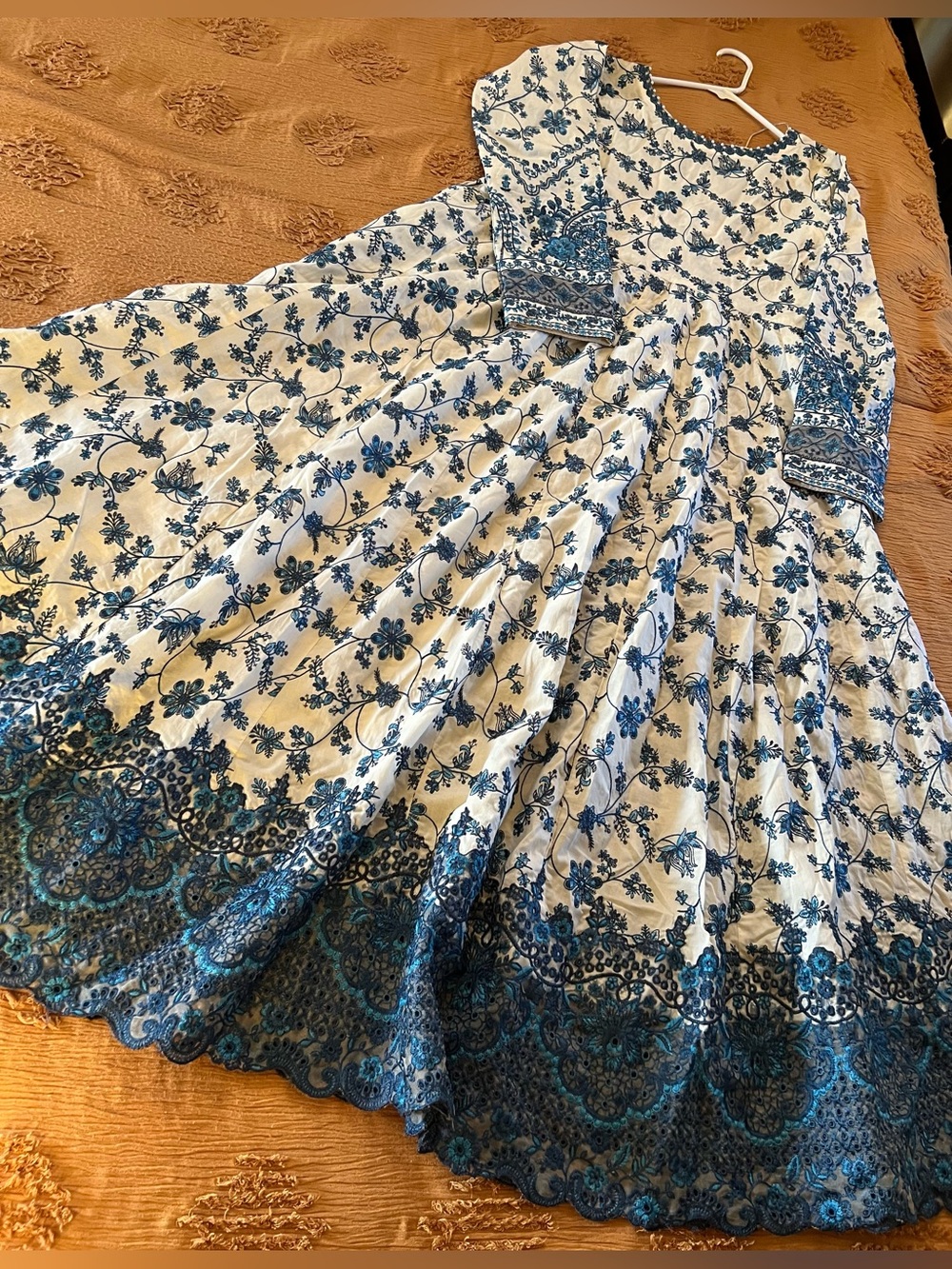 Elegant Blue & White Floral Maxi Dress with Sheer Dupatta brand Faiza saqlain - Picture 8 of 17